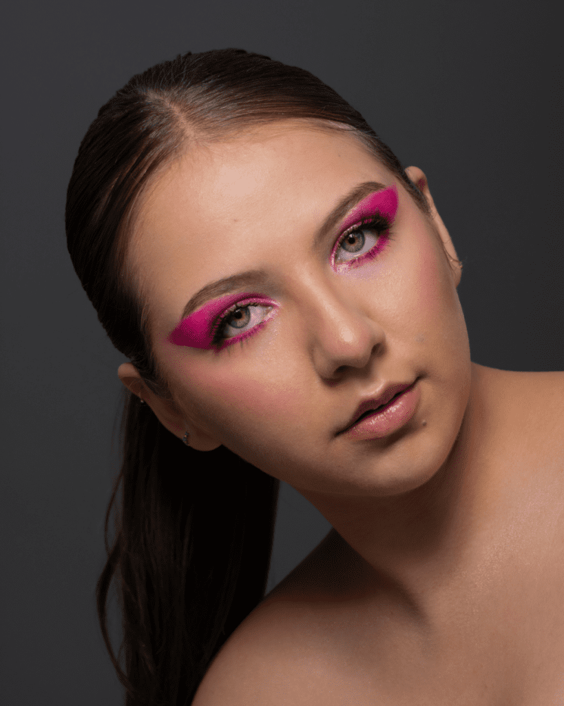 Maquillaje profesional para fotografía y video en Bogotá, ideal para cine, televisión y sesiones fotográficas.
