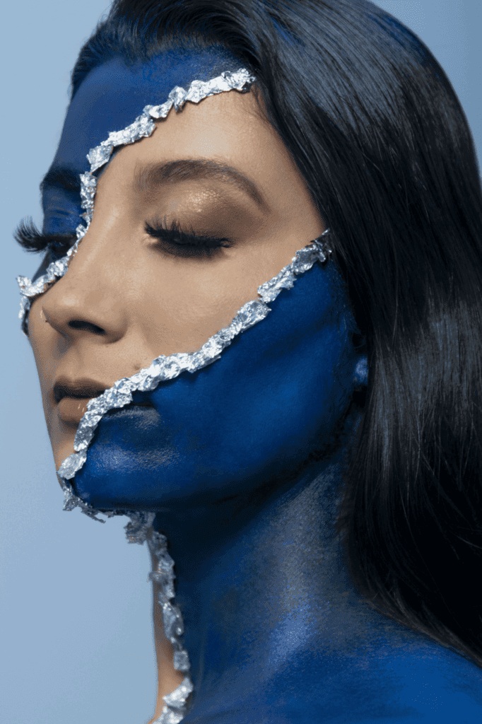 Maquillaje artístico profesional en Bogotá para eventos, caracterización y efectos especiales.